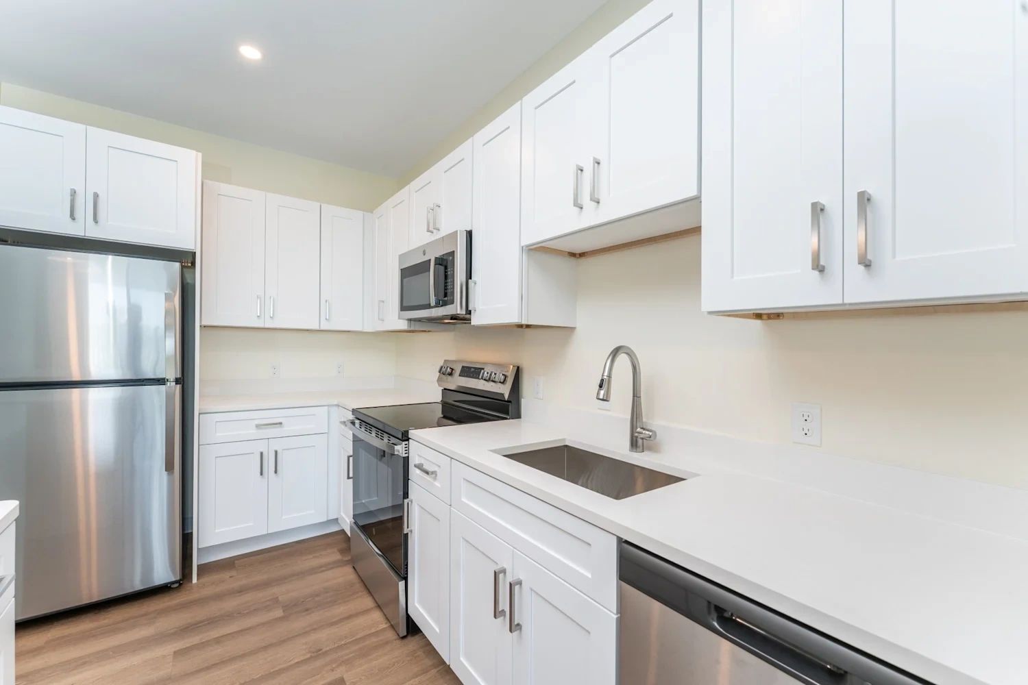 White shaker cabinetry shown on Viking's current website